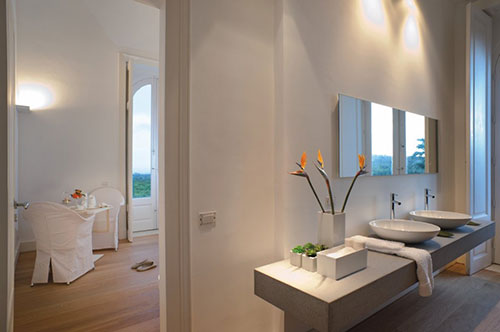 Moderne badkamer van hotel Zash