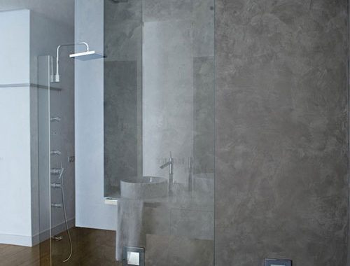 Moderne badkamer met beton en hout