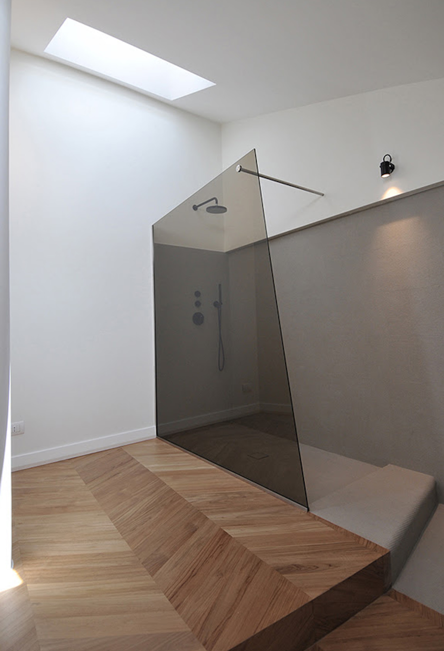 Moderne badkamer met geometrische vormen