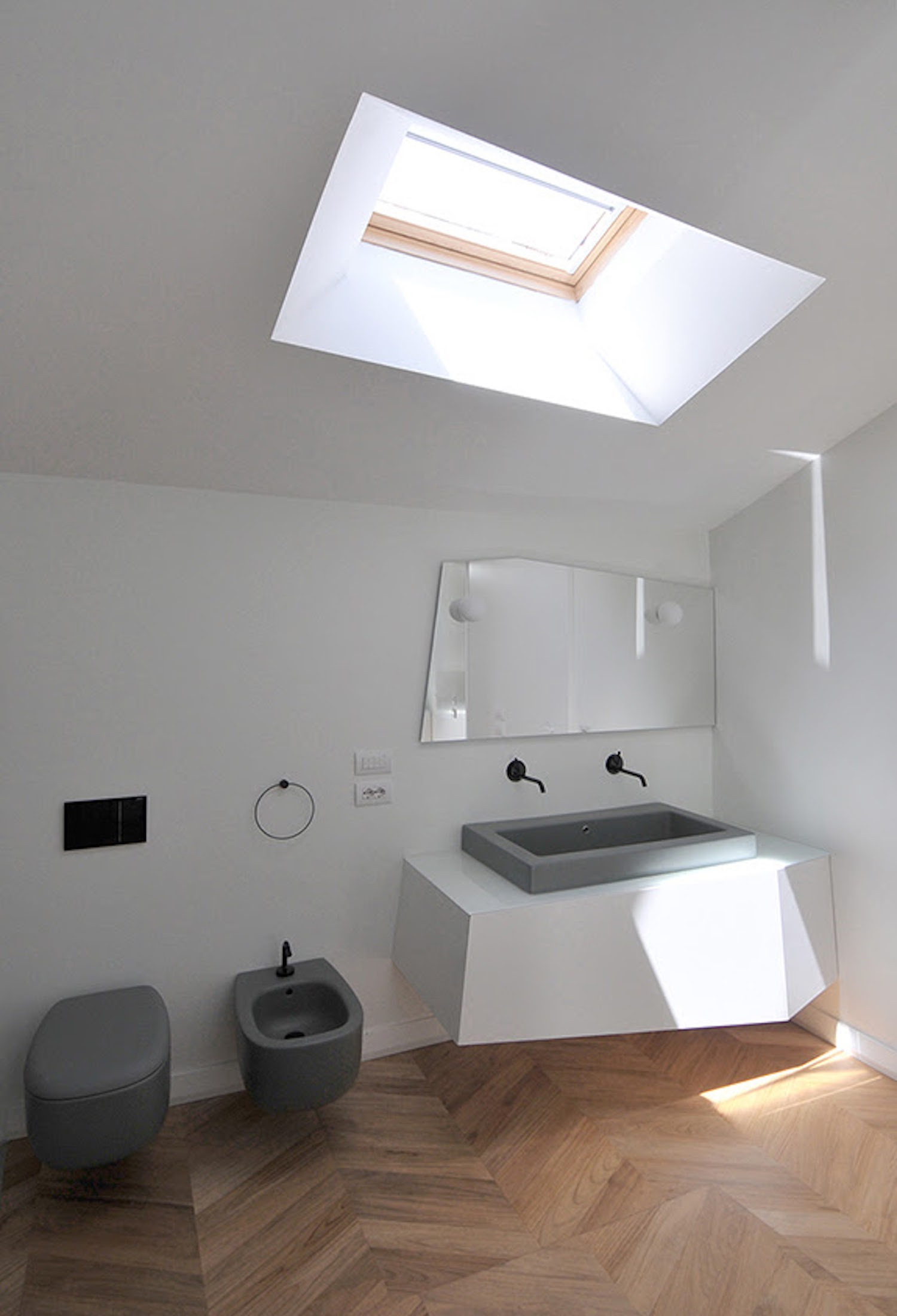 Moderne badkamer met geometrische vormen