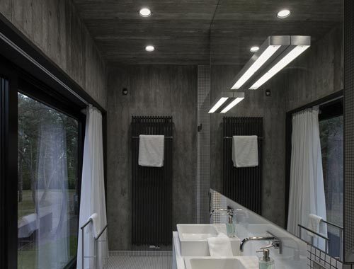 Moderne badkamer met veel beton