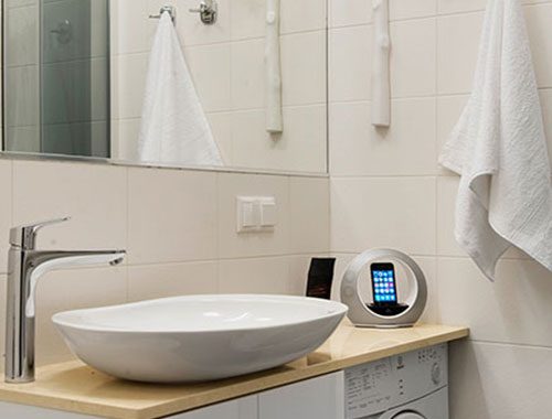 Moderne badkamer in modern appartement in Moskou