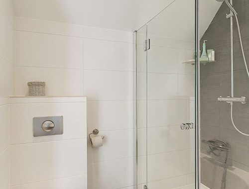 Moderne badkamer in monumentaal pand