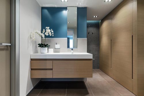 Moderne badkamer met mooi kleurenpalet