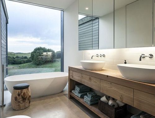 Moderne badkamer met mooie voorzieningen