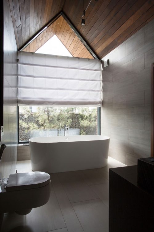 Moderne badkamer met rustieke sfeer