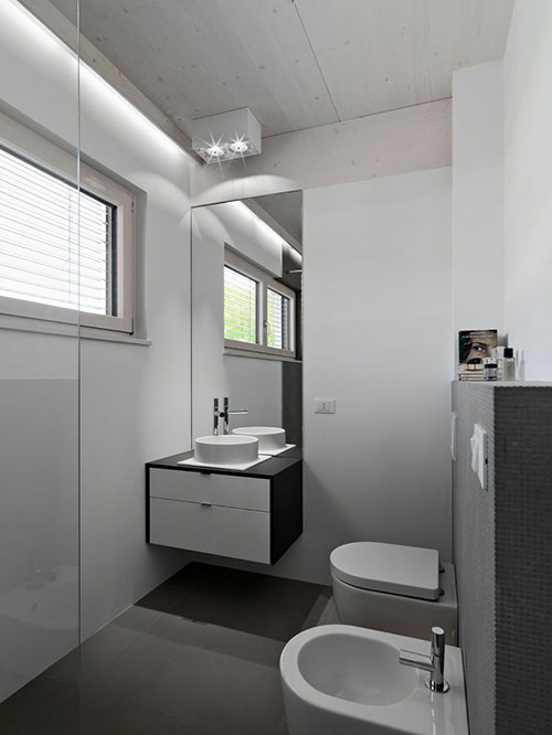 Moderne badkamer met grijs witte kleurenpalet