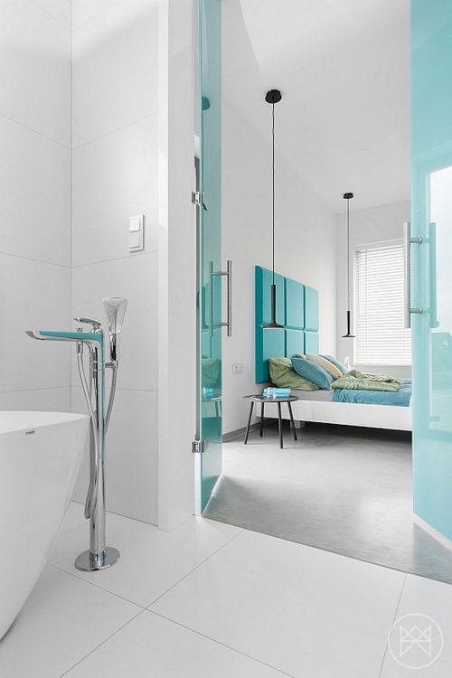 Moderne badkamer met turquoise accenten