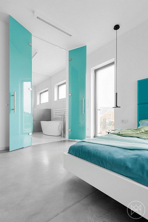 Moderne badkamer met turquoise accenten