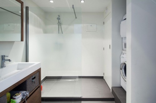 Moderne badkamer van woonboot