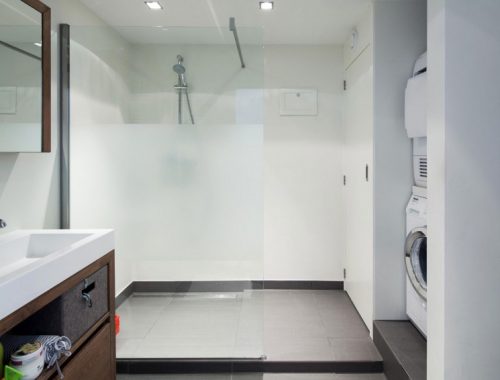 Moderne badkamer van woonboot