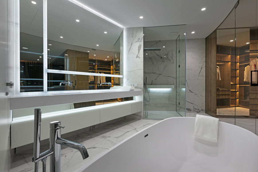 Moderne luxe marmeren badkamer en suite