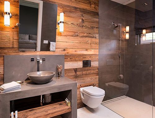 Moderne natuurlijke badkamer