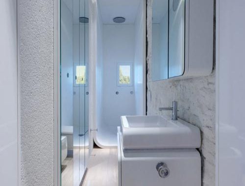 Moderne smalle badkamer