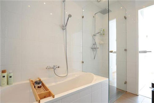 Mooie badkamer met simpel ontwerp