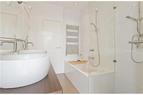 Mooie badkamer met simpel ontwerp