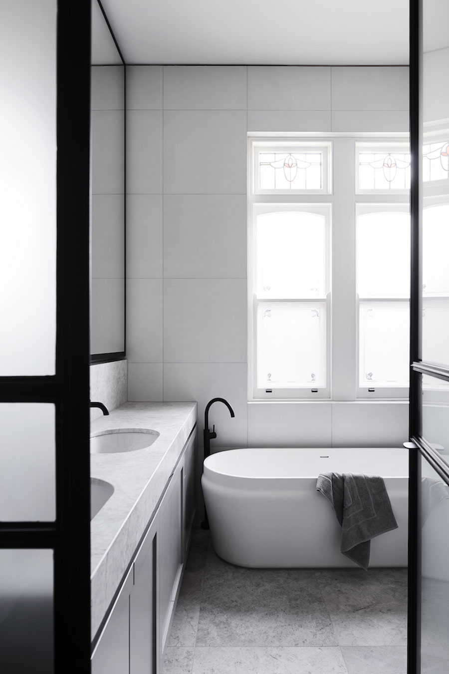 Mooie exclusieve badkamer voor een gezinswoning