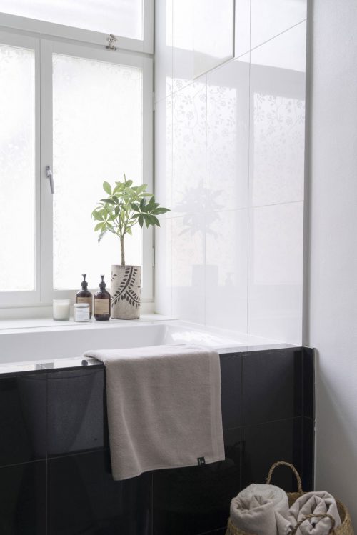 Mooie oplossing voor ronde muur in de badkamer