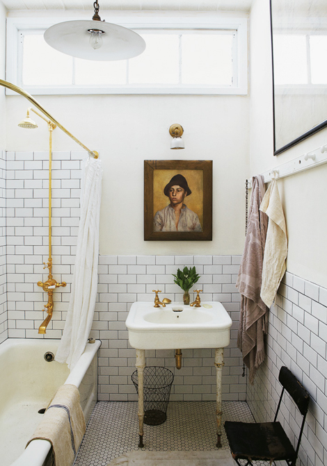 vintage badkamer, gouden kraan, gouden douche