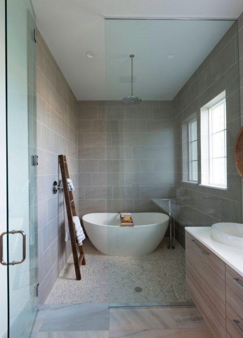 Natuurstenen vloer in badkamer