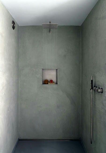 Nisje in badkamer muur