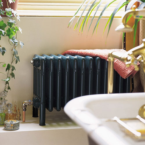 Ouderwetse badkamer radiator