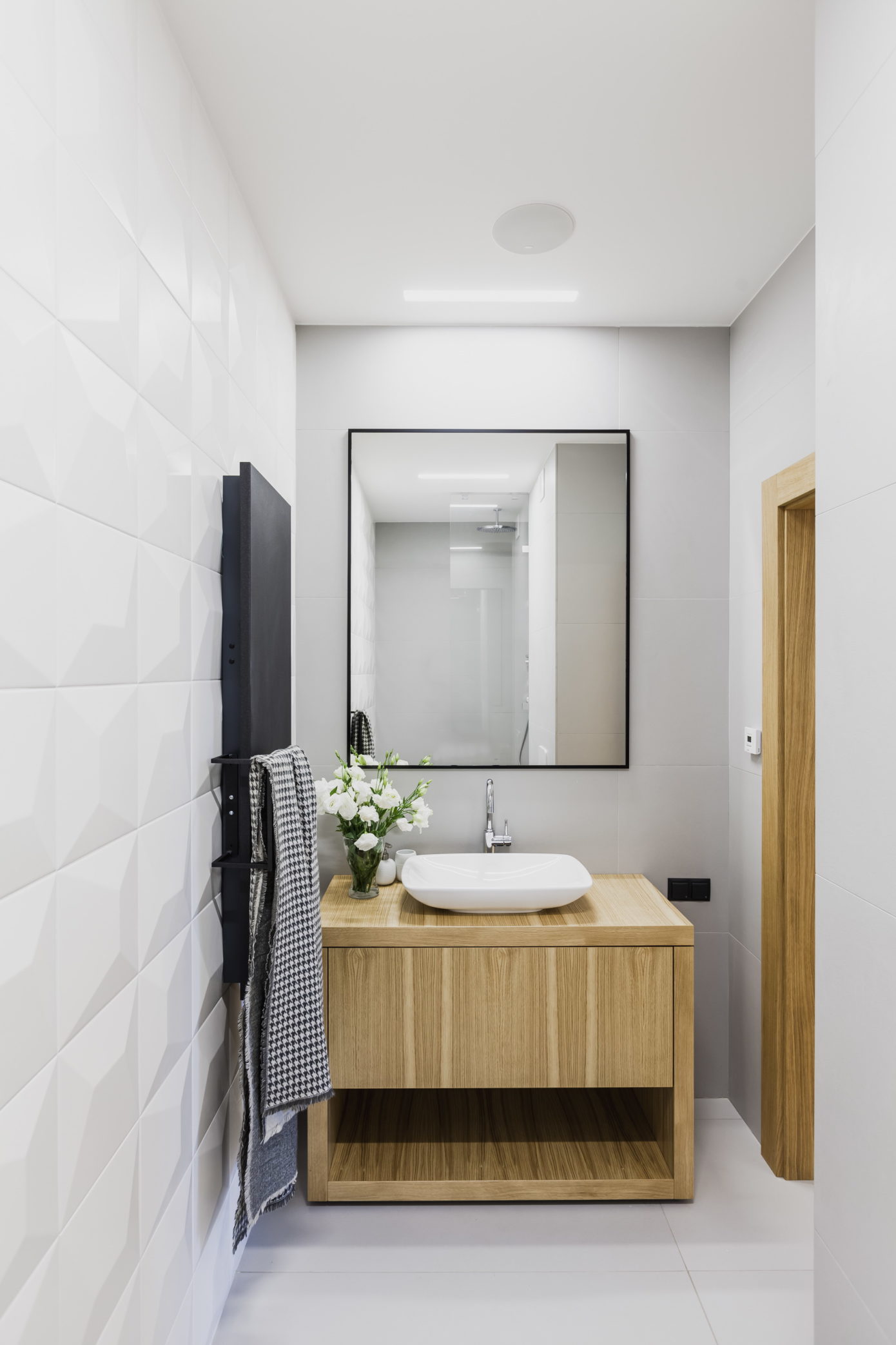Kleine moderne badkamer met diamanttegels