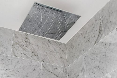 Regendouche uit plafond