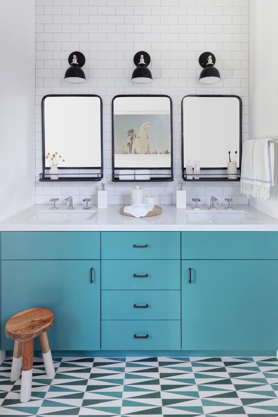 rustieke badkamer houten krukje