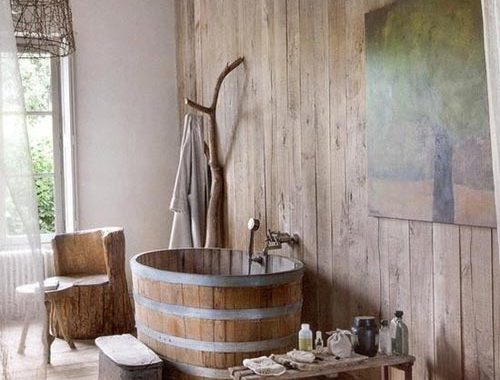 Rustieke badkamer met houten planken