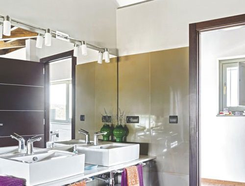 Rustieke badkamer met moderne sanitair