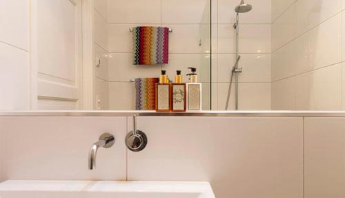 Scandinavische badkamer met design sanitair