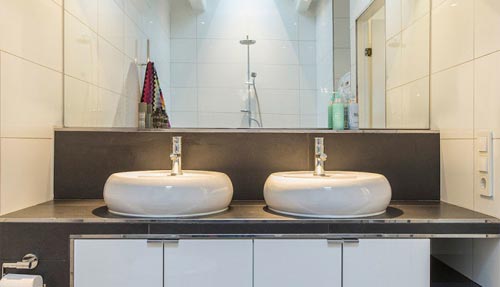 Scandinavische badkamer met design sanitair