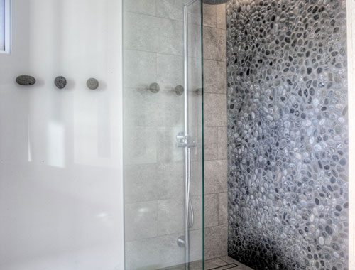 Serene badkamer met natuursteen