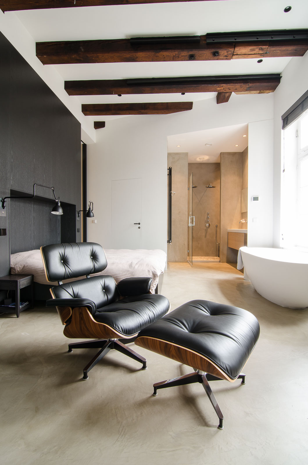 Slaapkamer badkamer combinatie in Amsterdamse grachtenpand