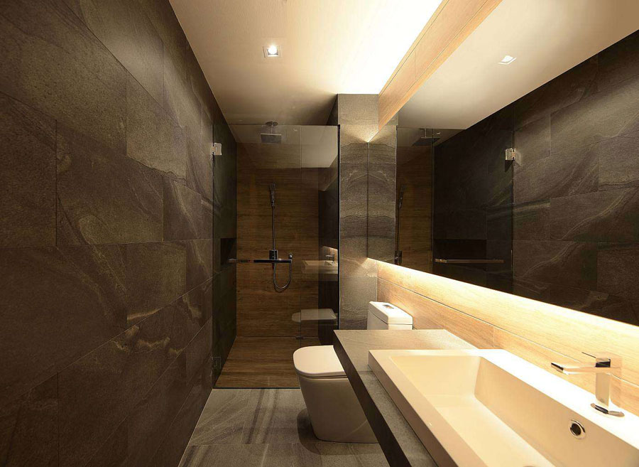 Smalle moderne badkamer van een luxe serviced appartement
