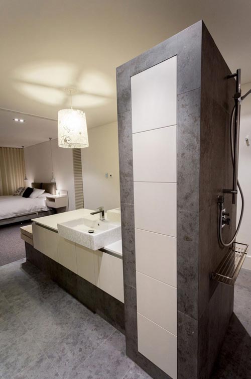 Speelse badkamer met spiegels