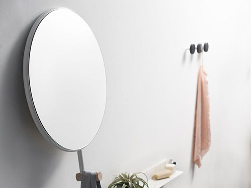 Staande badkamerspiegel is van Giulietta