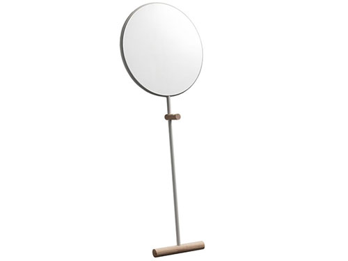 Staande badkamerspiegel is van Giulietta