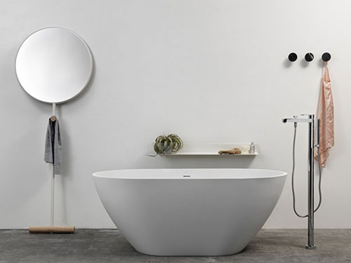 Staande badkamerspiegel is van Giulietta