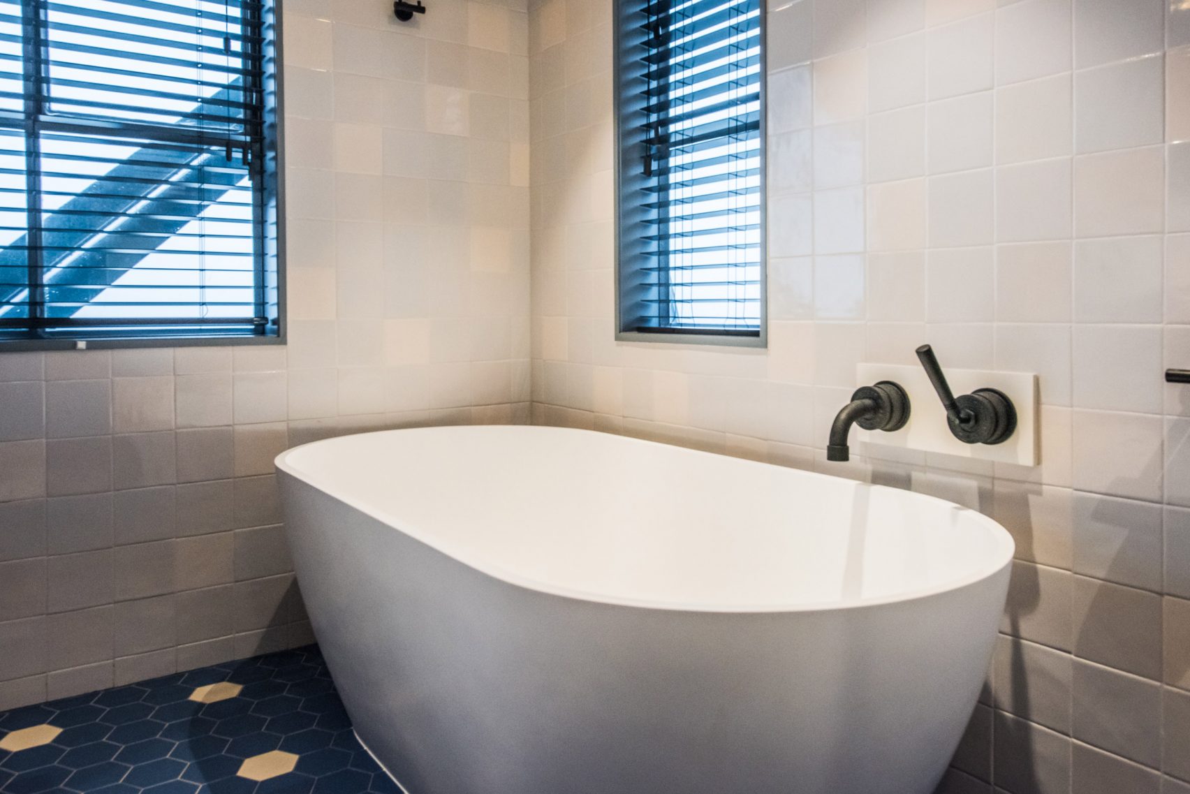 Stijlvolle badkamer van The YAYS Crane appartement