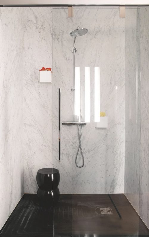 Stijlvolle badkamer in voormalige fabriek uit parijs