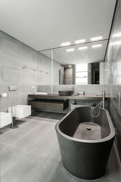 Stoere grijze badkamer