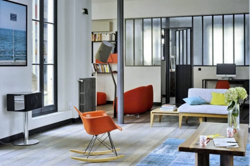 Stoere half open badkamer in loft slaapkamer