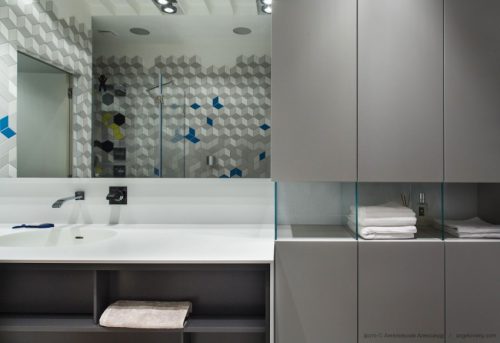 Stoere moderne badkamer door Azovskiy & Pahomova Architects