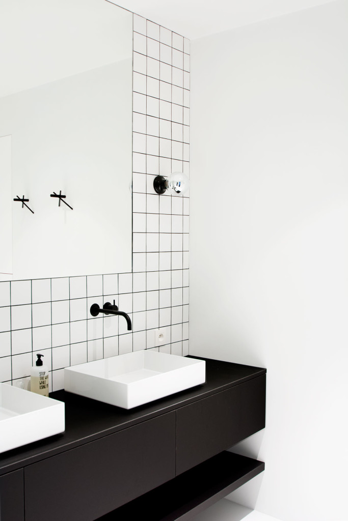 Stoere moderne badkamer van Niels en Annemie