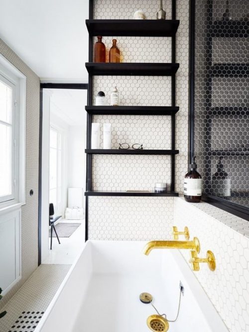 Stoere zwart wit badkamer uit Parijs