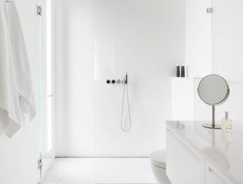 Strakke witte badkamer door [STRANG] Architecture