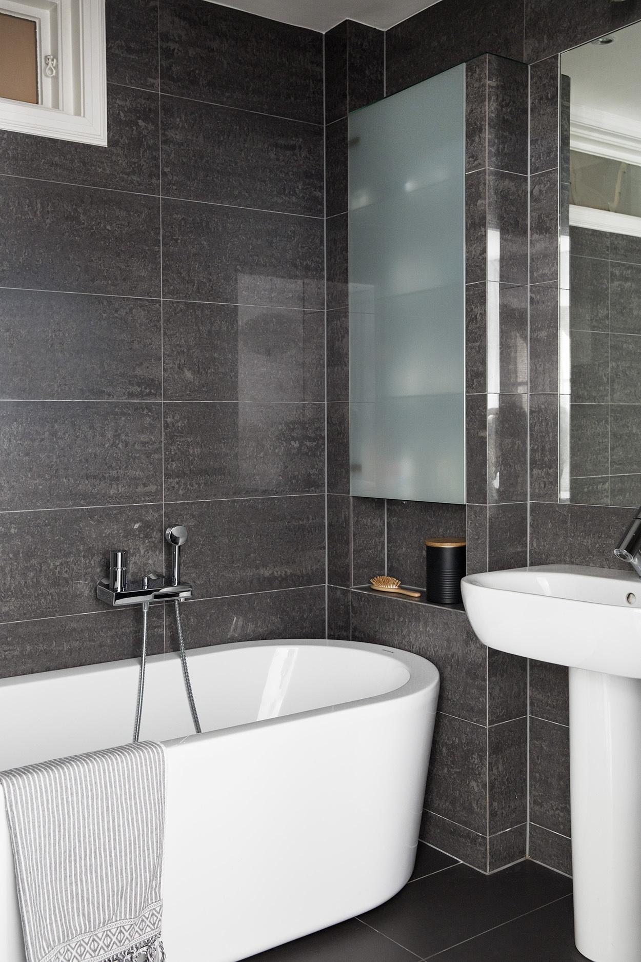 Verrassend ruime badkamer in een klein appartement van 52m2