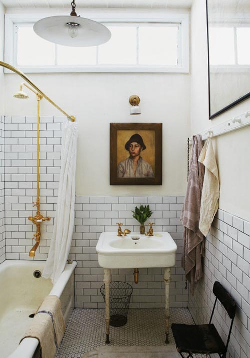 Vintage badkamer met gouden douche